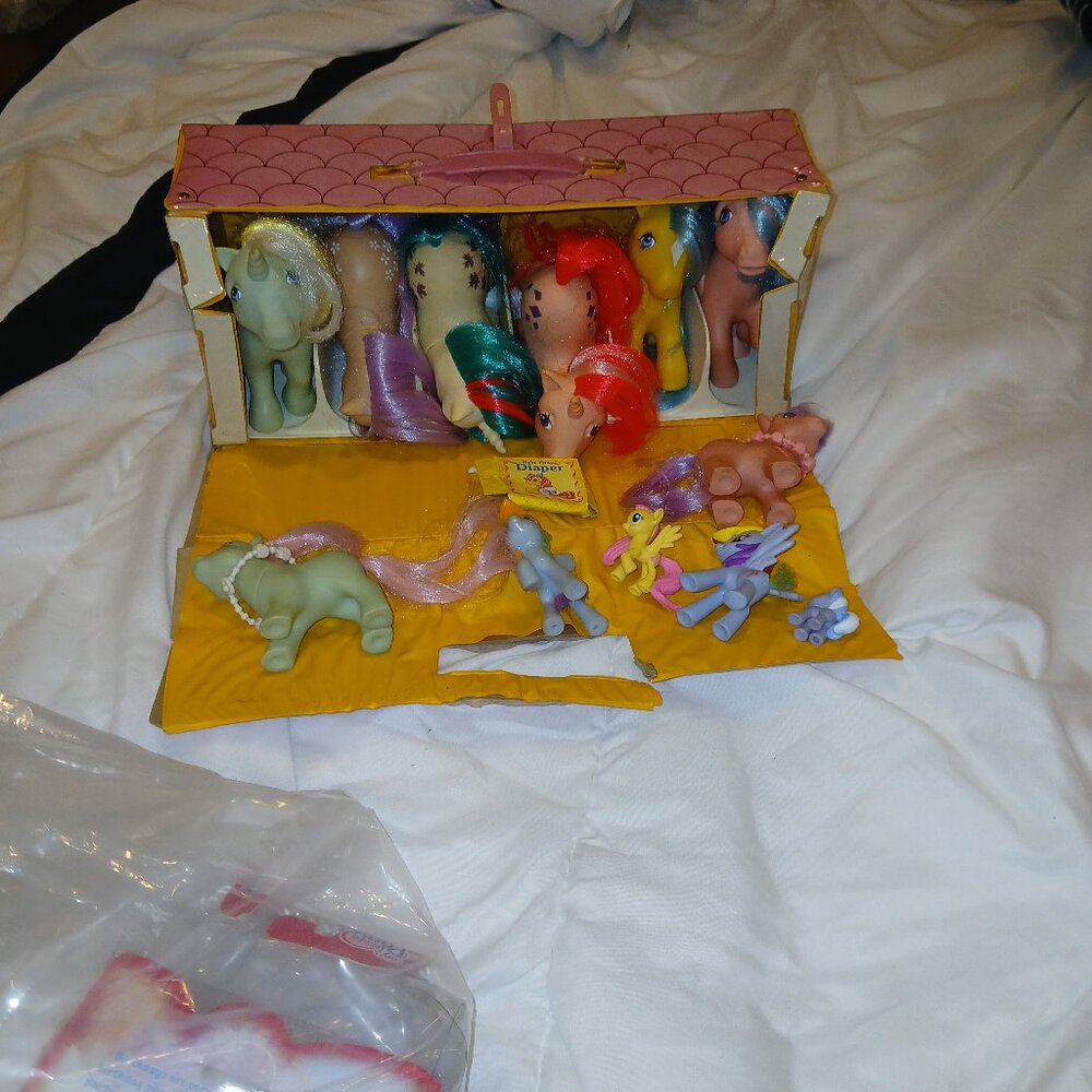My little pony vintage carrying case stable and horses